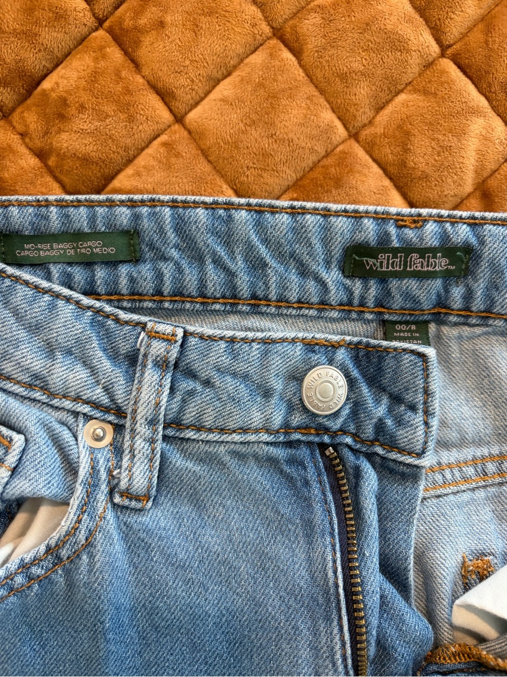 Mid-rise Light Wash Baggy Denim Cargo Jeans - Picture 4 of 7